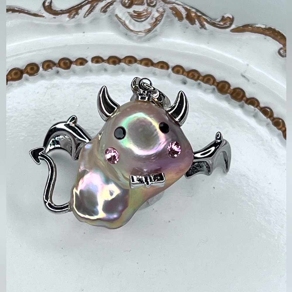 Handmade Premium Freshwater Flameball Pearl Bat 🦇 😈 Detachable Pendant